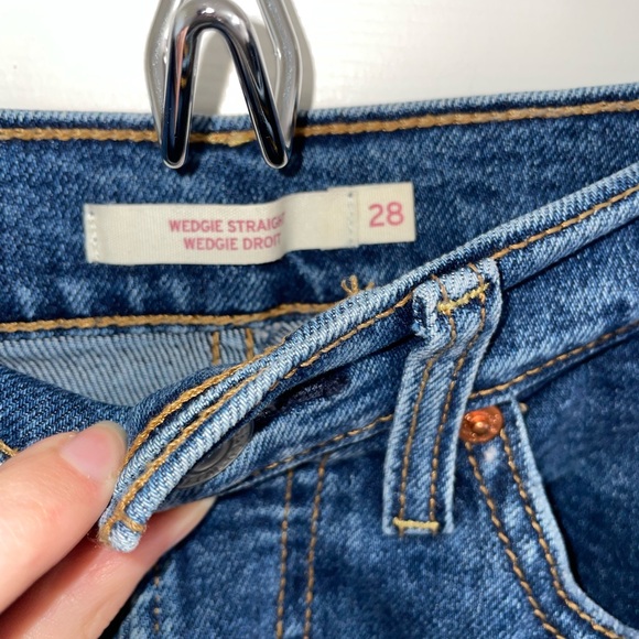 Levi’s Wedgie Straight Jeans - Picture 2 of 3